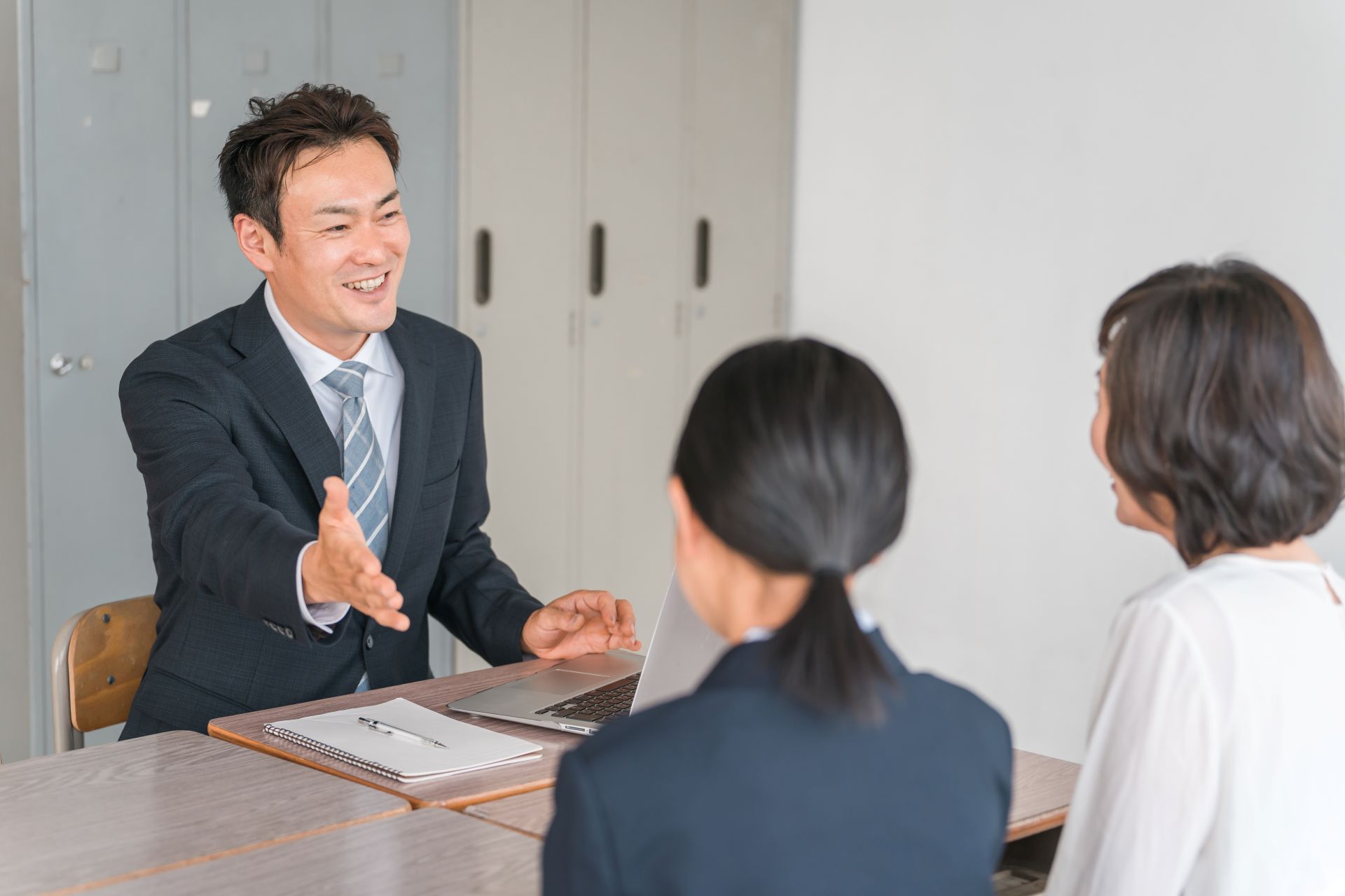 学校現場をサポート | 不登校の相談なら未来を育てる教育成長ラボ